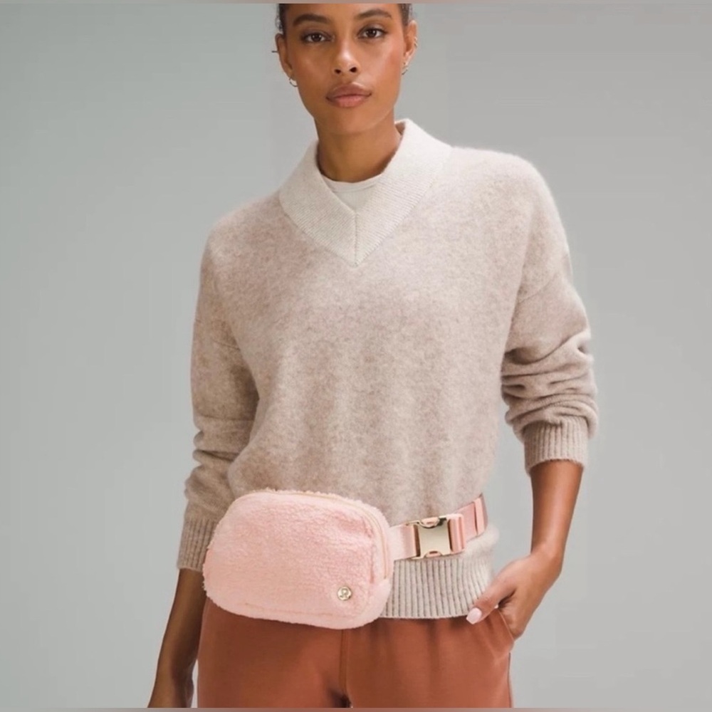 Lululemon Athletica Blush Pink Sherpa Everywhere
Belt Bag 1L Women’s - Picture 2 of 11